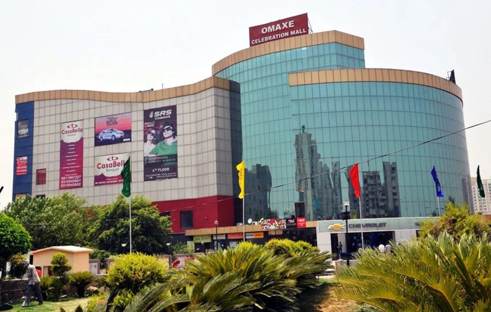 Discover Omaxe Gurgaon Mall with Nvedya Buildcon – premium retail shops & showrooms on Sohna Road, Gurugram. Modern design, multiplex & top amenities.
